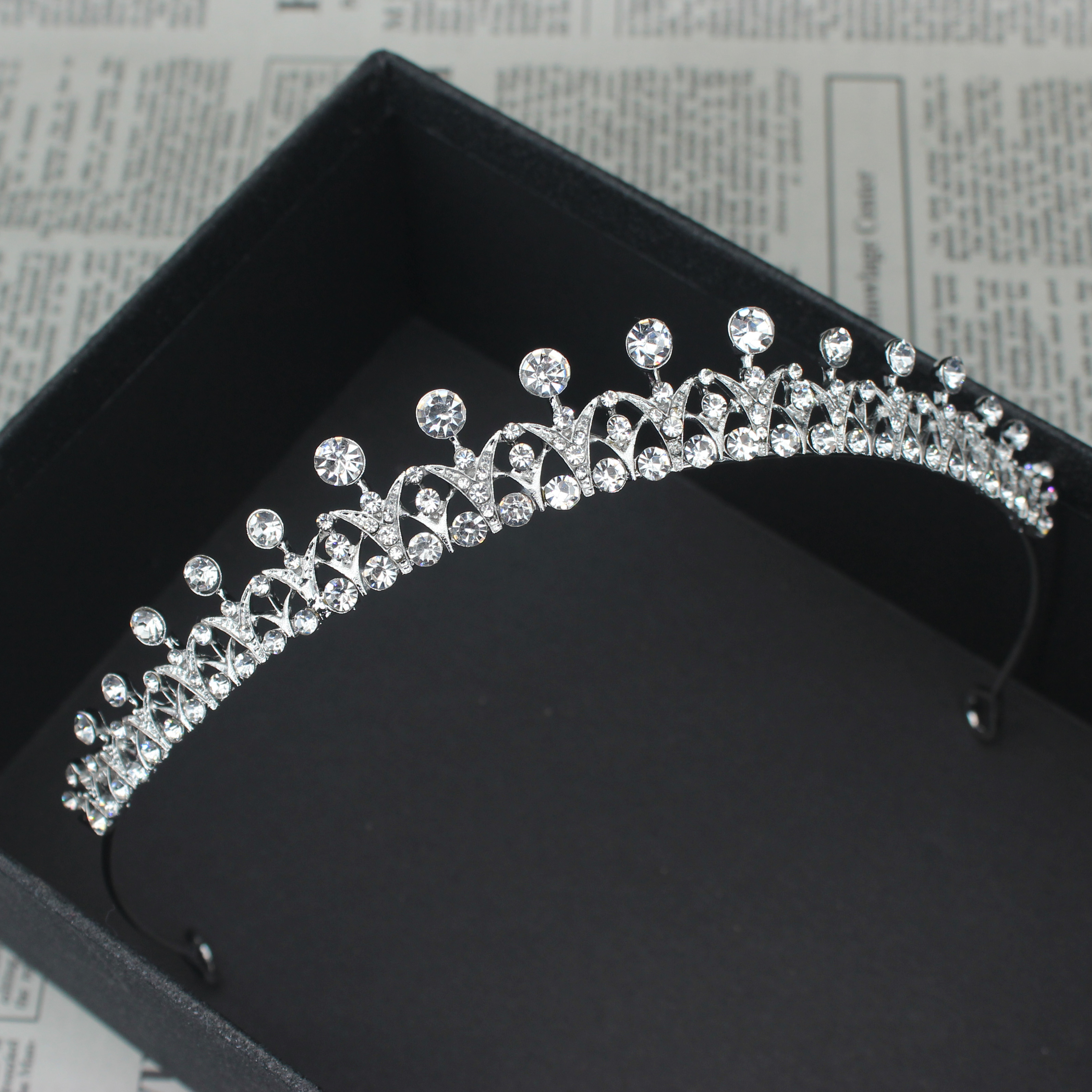 Women Fashion Style - Crystal Wedding Bridal Tiara Hairstyle For