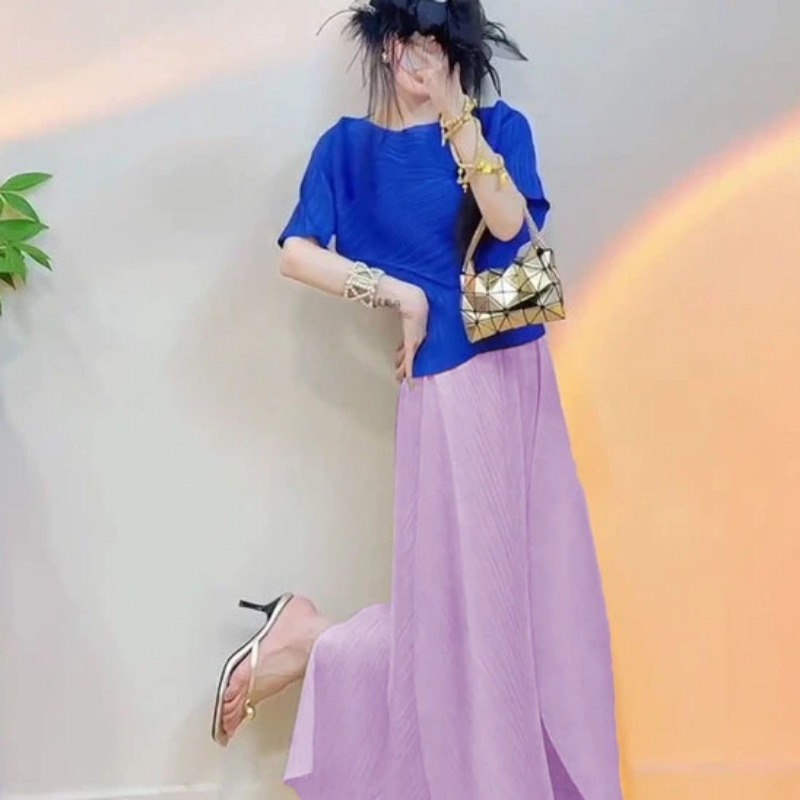 Asymmetric Top Women - Women's Pleated Color Block Two-Piece Set