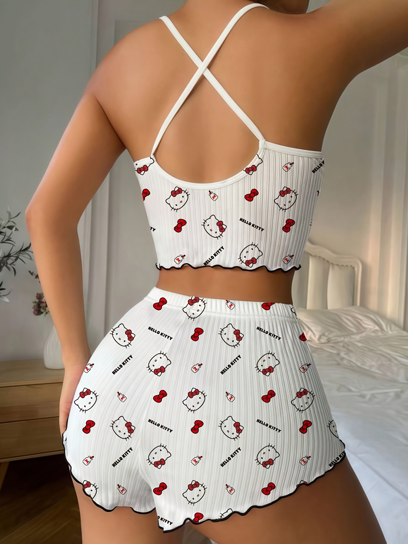 Sanrio Hello Kitty Bowknot Sus - Women'S Fashion incelemesi ve fiyatı