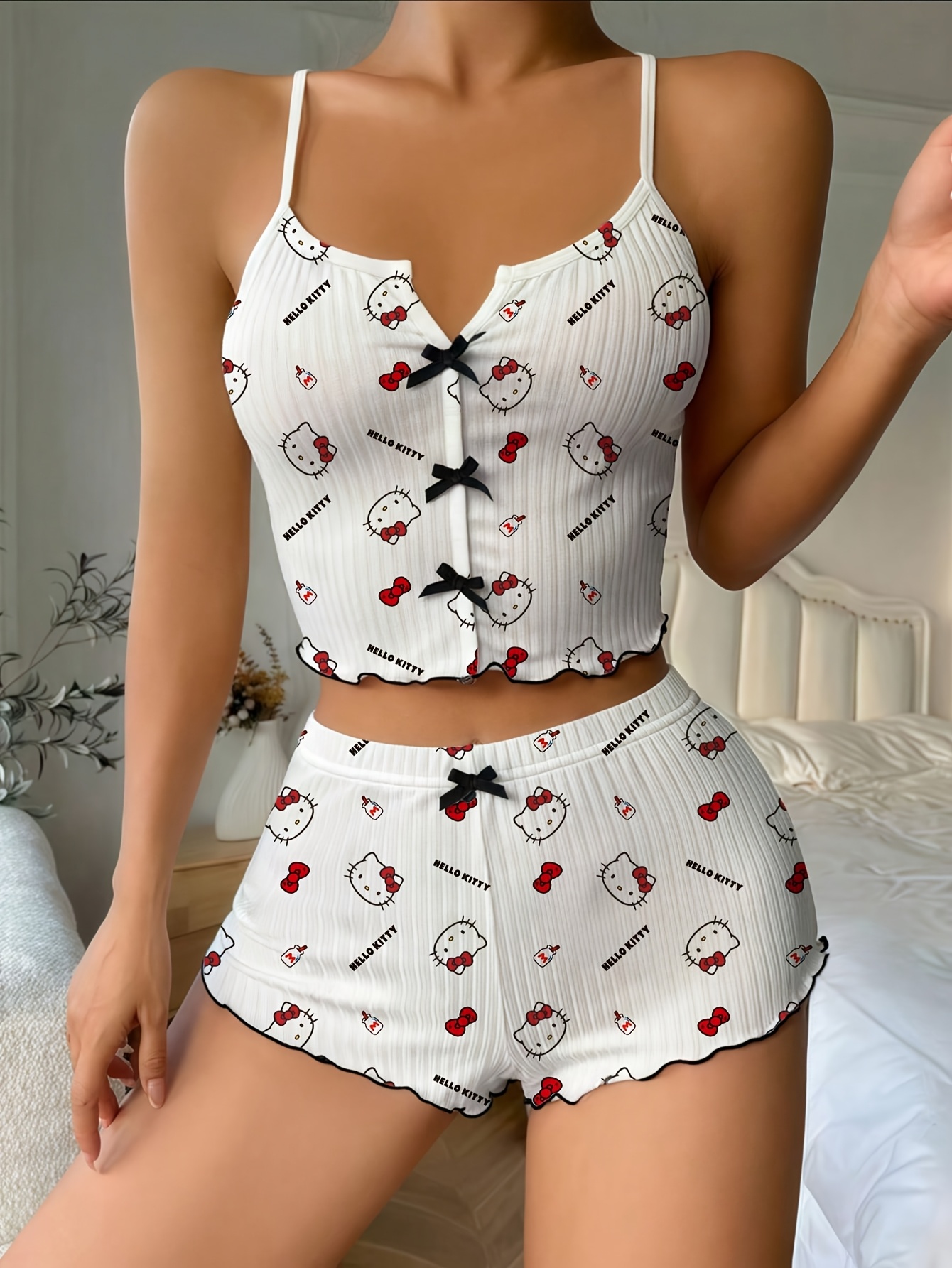 Sanrio Hello Kitty Bowknot Sus - Women'S Fashion incelemesi ve fiyatı