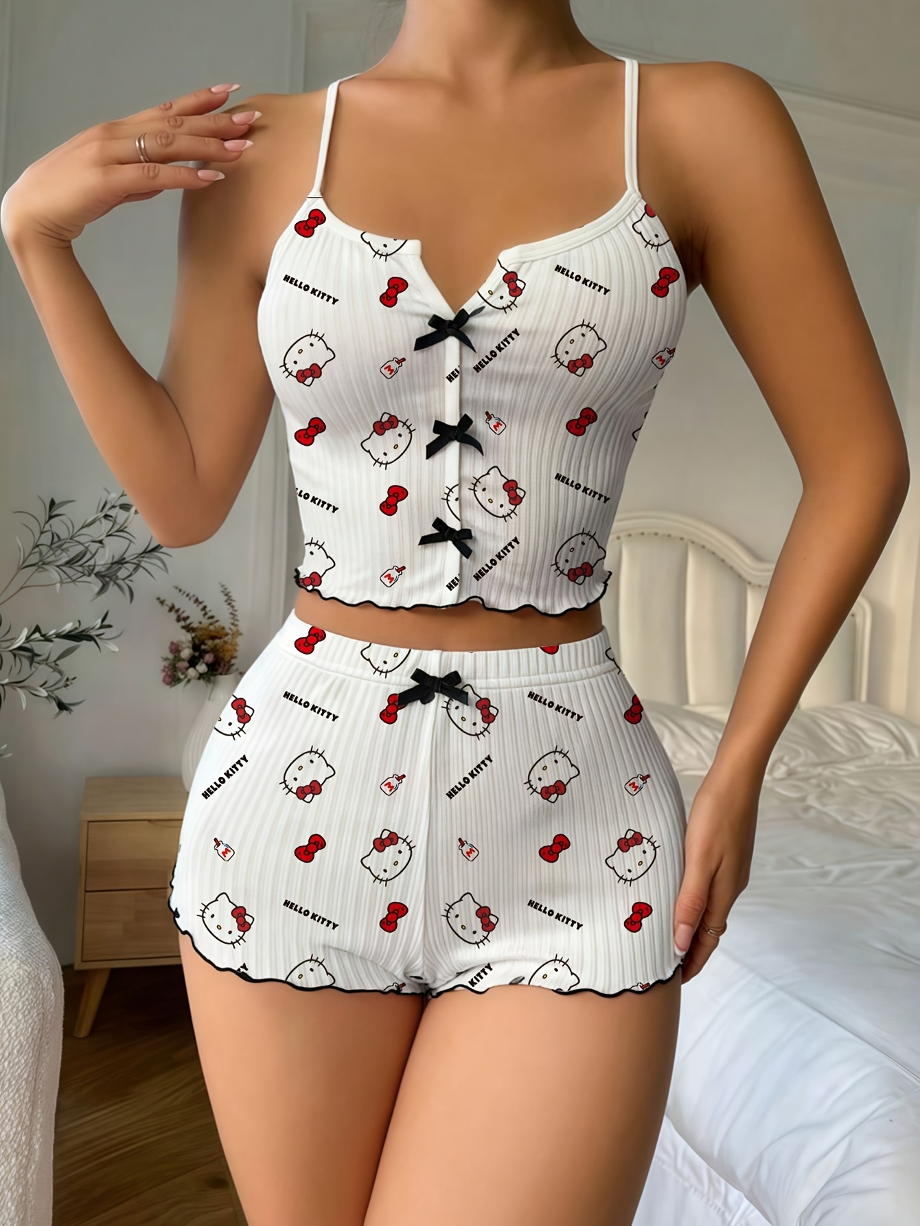 Sanrio Hello Kitty Bowknot Sus - Women'S Fashion incelemesi ve fiyatı